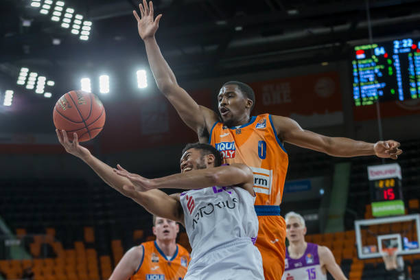 他在俱乐部 他在俱乐部