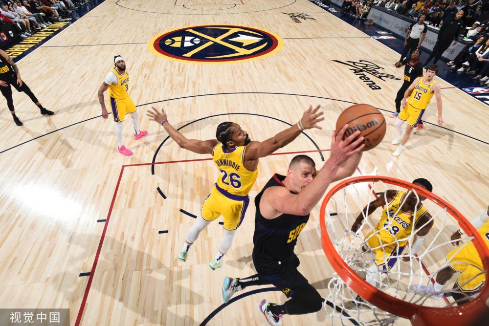 他展现了更 他展现了更